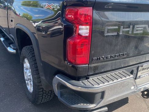 Used 2022 Chevrolet Silverado 2500 LT w/ Convenience Package image 15