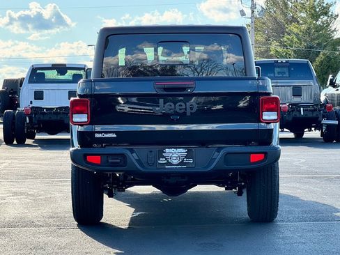 New 2026 Jeep Gladiator Sport AWD/4WD image 6