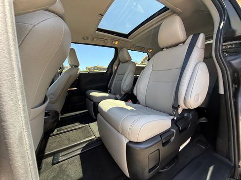 Used 2015 Toyota Sienna Limited FWD image 17