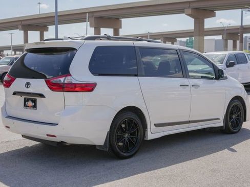 Used 2020 Toyota Sienna Limited Premium image 6