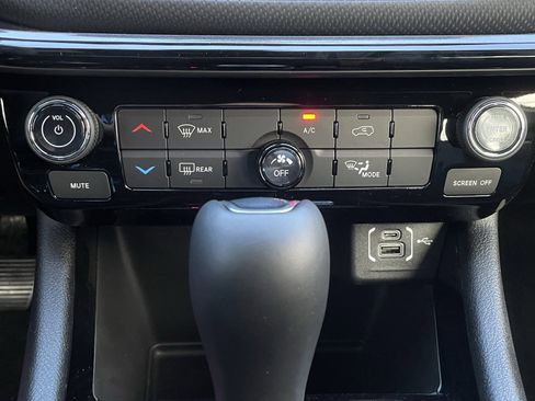 New 2026 Jeep Compass Latitude image 26