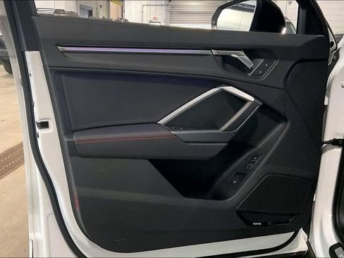 Certified 2025 Audi Q3 2.0T Premium Plus w/ Premium Plus Package image 23