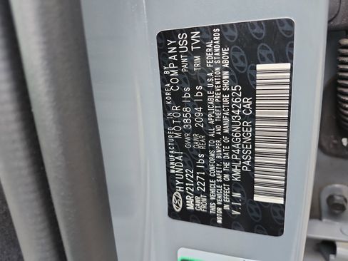 Used 2022 Hyundai Elantra Limited image 24