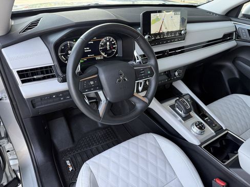 Used 2025 Mitsubishi Outlander SEL Plug-In Hybrid AWD/4WD image 16
