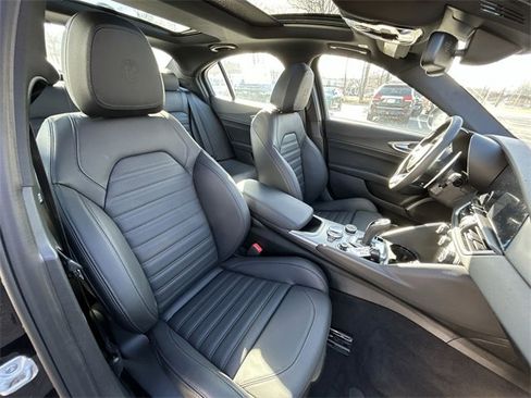 New 2025 Alfa Romeo Giulia AWD w/ Veloce Package AWD image 15