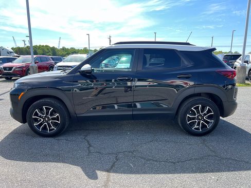 Used 2023 Chevrolet TrailBlazer ACTIV w/ Sun and Liftgate Package AWD/4WD image 2