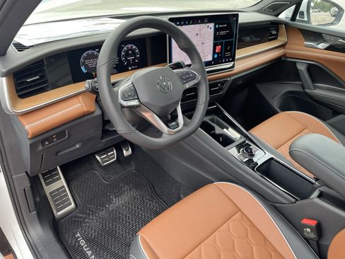 New 2026 Volkswagen Tiguan SEL R-Line AWD/4WD image 17