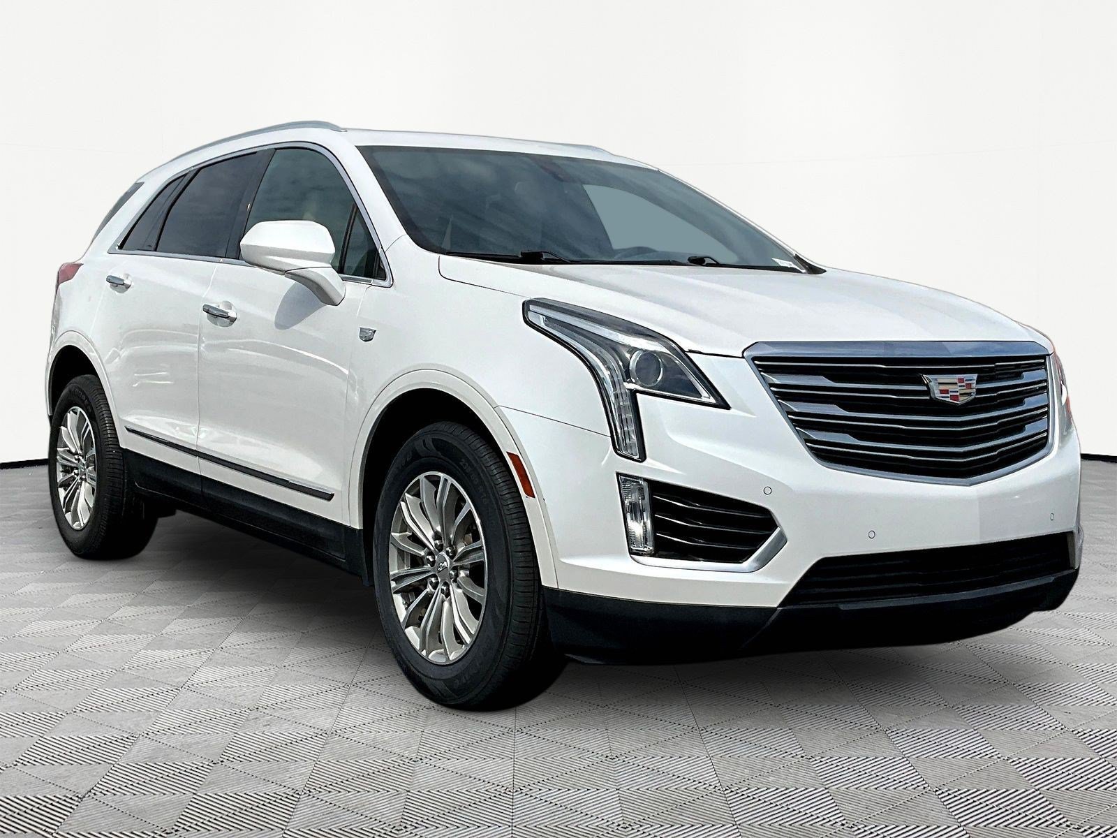 Used 2018 Cadillac XT5 Luxury FWD image 3