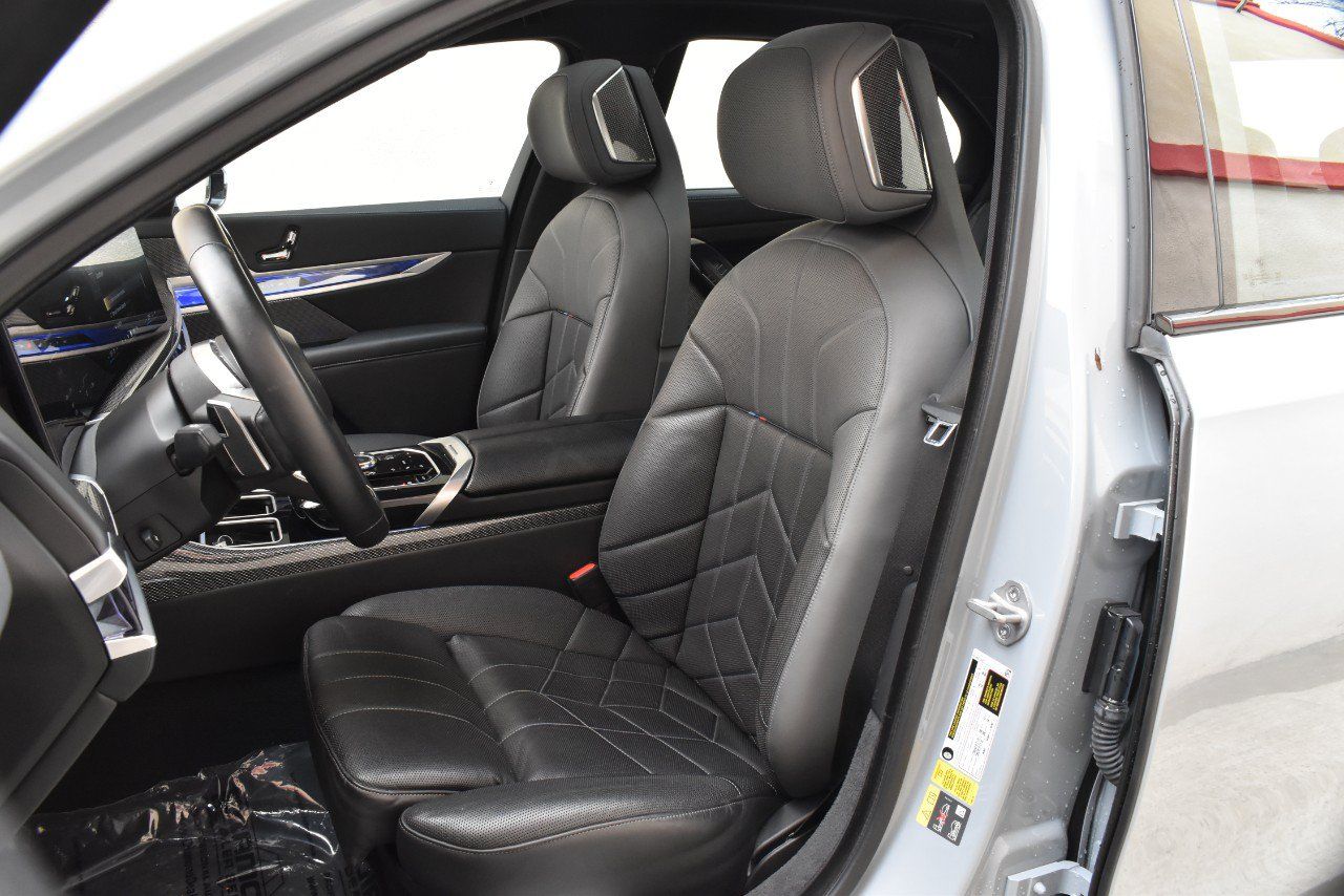 Used 2023 BMW i7 xDrive60 AWD/4WD image 15