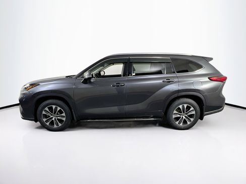 Used 2020 Toyota Highlander XLE image 8