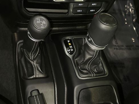 Used 2022 Jeep Wrangler Unlimited Sahara w/ Cold Weather Group AWD/4WD image 29