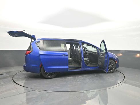 Used 2019 Chrysler Pacifica Touring-L Plus w/ Advanced Safetytec Group FWD image 44