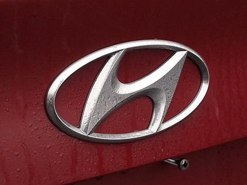 Used 2017 Hyundai Elantra SE image 5