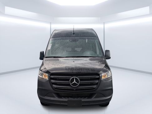 Used 2021 Mercedes-Benz Sprinter 2500 image 8