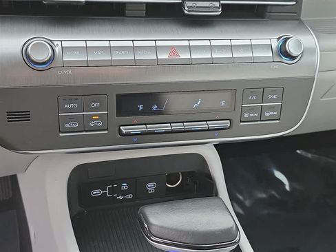 Used 2024 Hyundai Kona SEL FWD image 43
