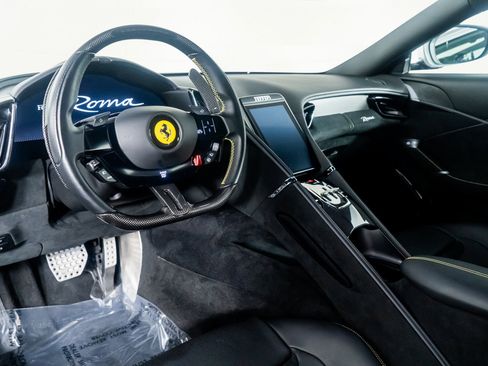 Used 2022 Ferrari Roma image 2