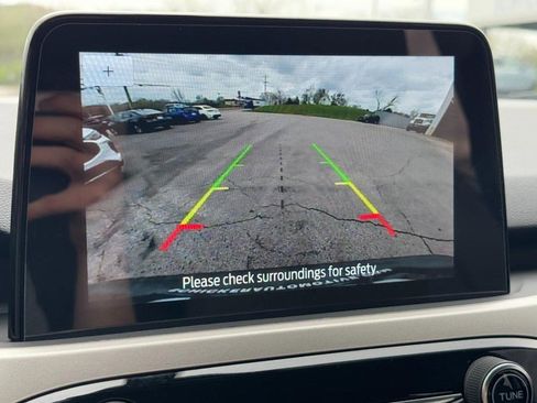 Used 2022 Ford Escape SE w/ SE Sport Appearance Package image 20