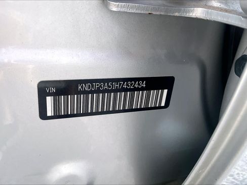 Used 2017 Kia Soul + FWD image 34