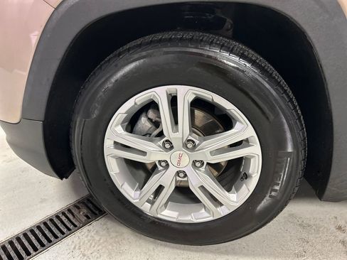 Used 2018 GMC Terrain SLE w/ Driver Convenience Package image 9