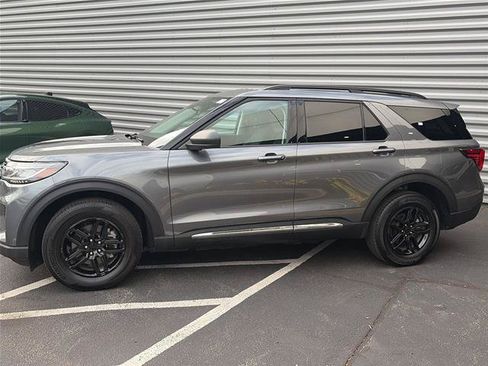 Certified 2025 Ford Explorer Active AWD/4WD image 2
