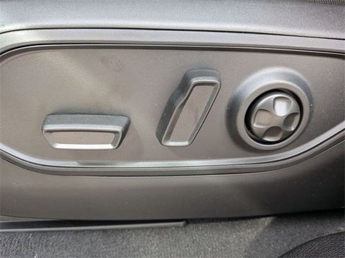 New 2025 Jeep Grand Cherokee Altitude image 13