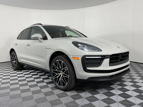 Certified 2026 Porsche Macan AWD/4WD image 7