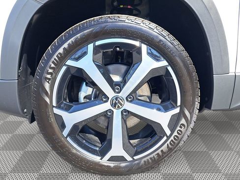 New 2025 Volkswagen Taos SEL image 10