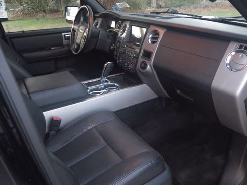 Used 2016 Ford Expedition Limited w/ Equipment Group 301A AWD/4WD image 18
