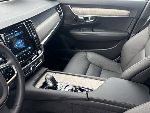 Certified 2024 Volvo V90 B6 Cross Country Plus image 19