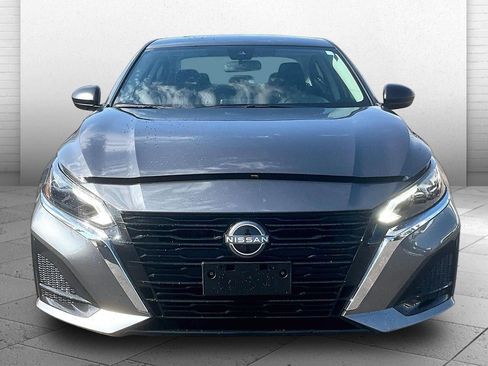 Used 2025 Nissan Altima 2.5 SV FWD image 2