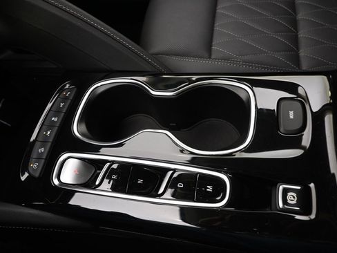 Used 2023 Buick Envision Avenir image 34