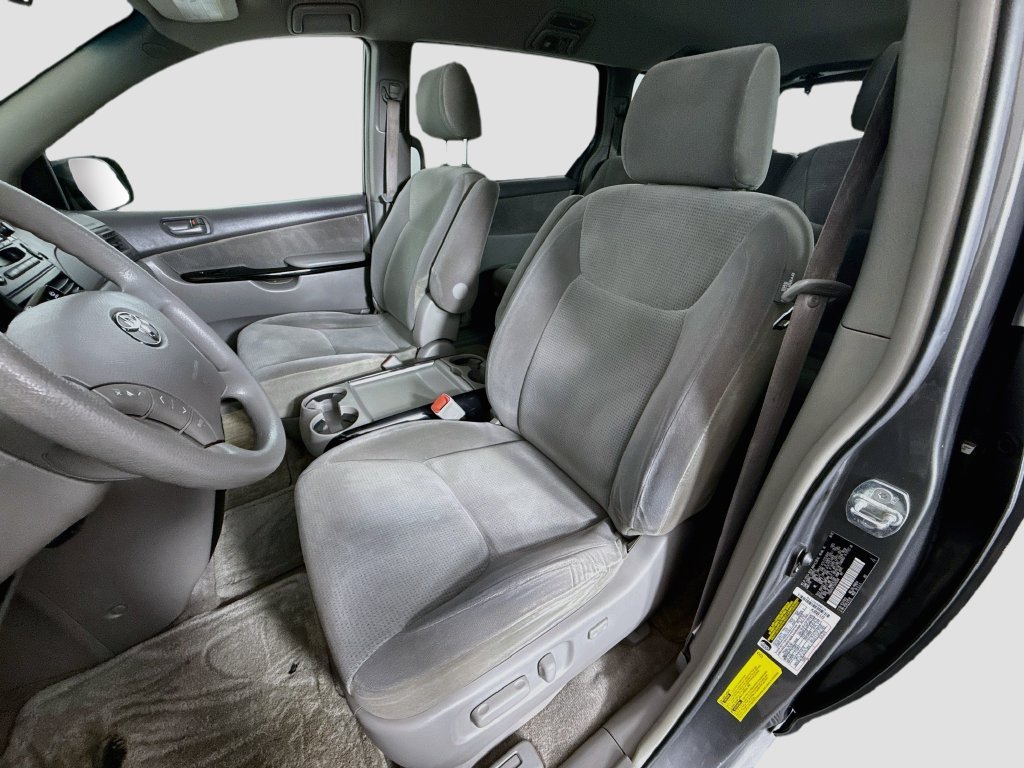 Used 2005 Toyota Sienna LE w/ LE Pkg 6 FWD image 18
