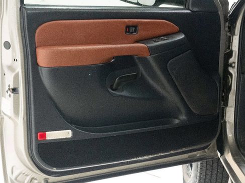 Used 2002 Chevrolet Silverado 3500 4X2 4dr Extended Cab image 18