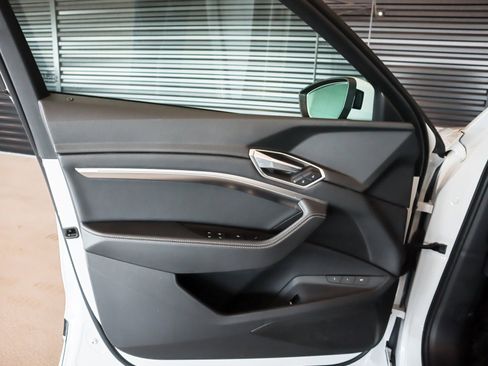 Used 2023 Audi e-tron Premium w/ Convenience Plus Package image 26