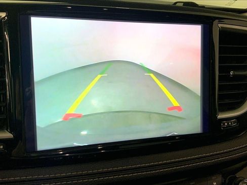 Used 2023 Chrysler Pacifica Limited image 21