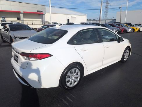 Used 2022 Toyota Corolla LE FWD image 5