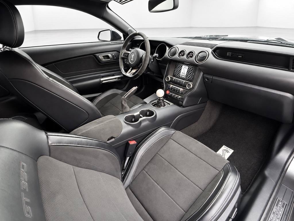 Used 2016 Ford Mustang Shelby GT350 w/ Technology Package RWD image 9