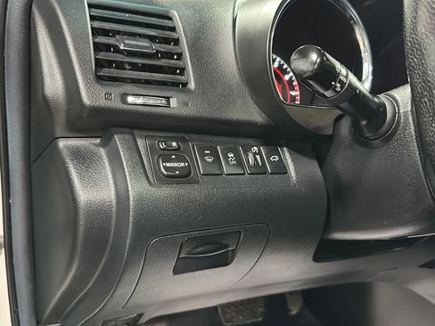 Used 2012 Toyota Highlander SE w/ Tow Pkg image 30