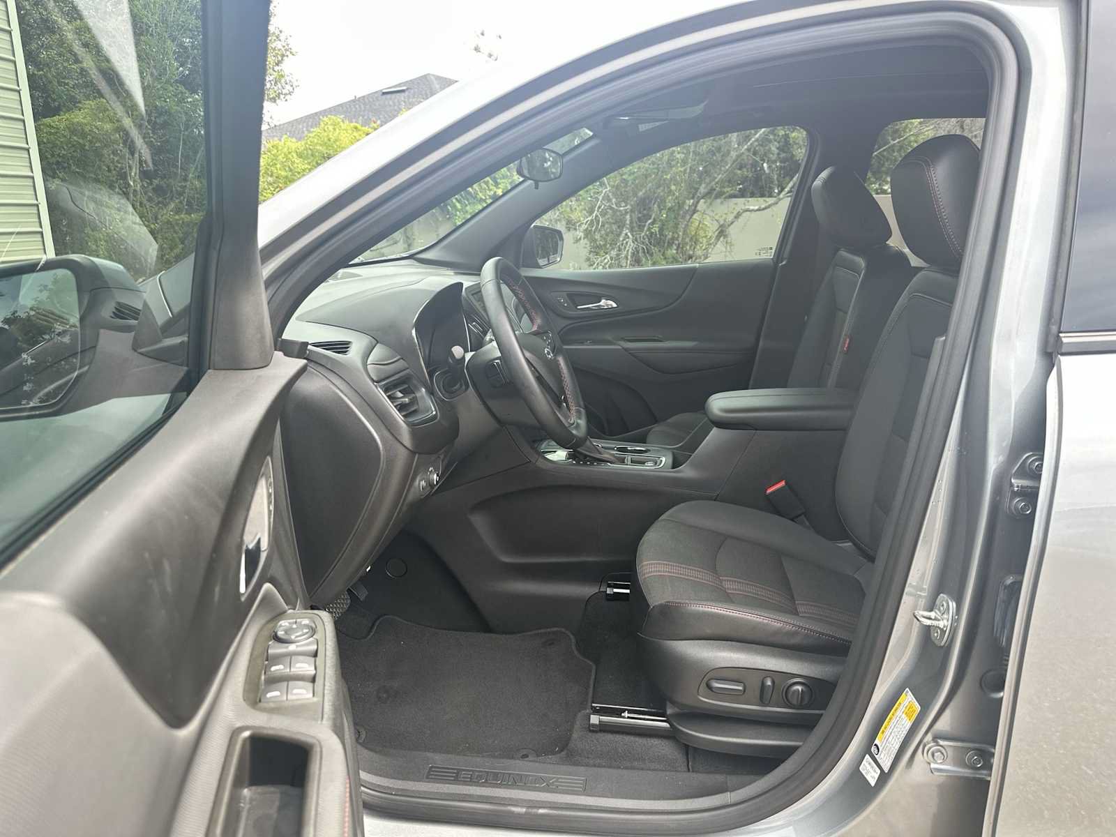 Certified 2023 Chevrolet Equinox RS FWD image 2