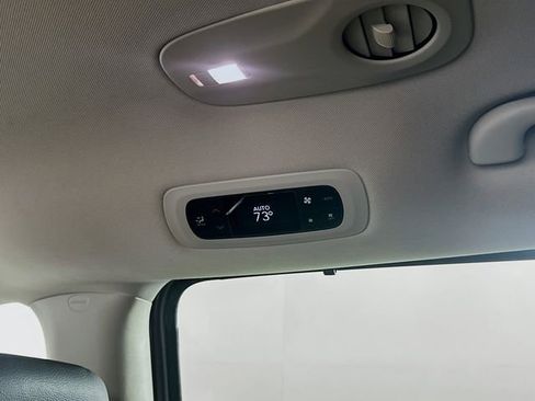 Used 2018 Chrysler Pacifica Touring-L Plus w/ Tire & Wheel Group image 27