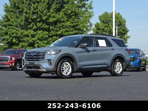 Used 2025 Ford Explorer Active w/ Active Comfort Package RWD image 3