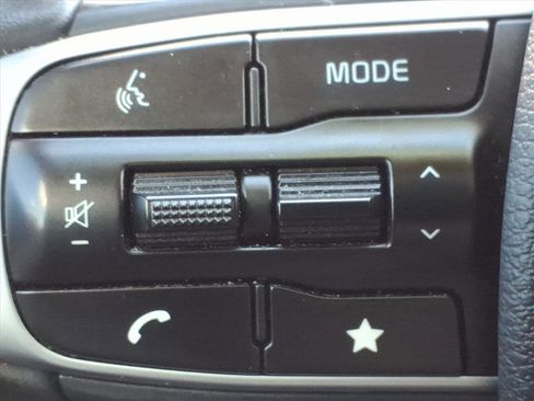 Used 2025 Kia Sportage EX image 29