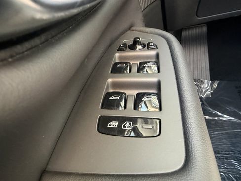 Used 2025 Volvo XC90 B5 Core image 25