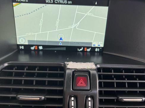 Used 2016 Volvo XC60 T6 Platinum w/ Protection Package image 19