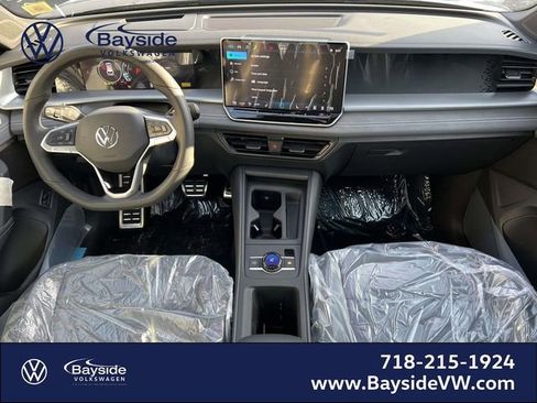 New 2026 Volkswagen Tiguan SE R-Line image 12