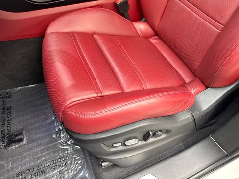 Used 2022 Porsche Cayenne w/ Premium Package AWD/4WD image 27