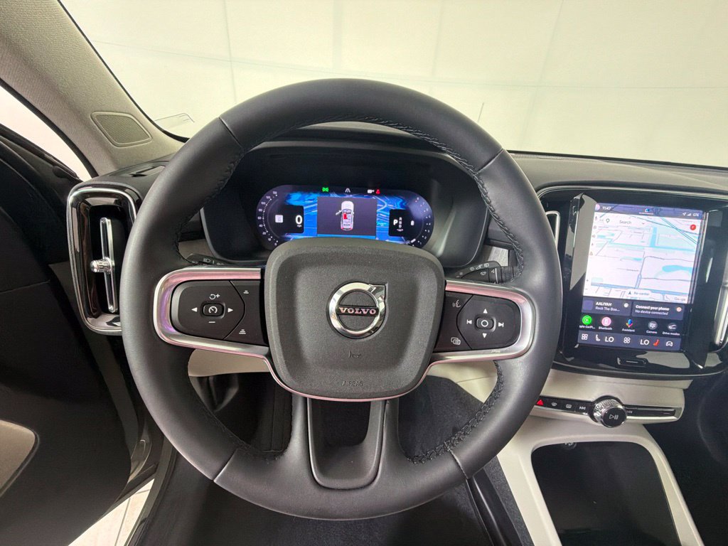 Used 2024 Volvo XC40 B5 Plus AWD/4WD image 17