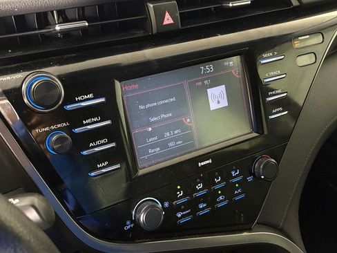 Used 2020 Toyota Camry LE w/ Convenience Package FWD image 22