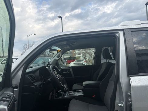 Used 2017 Toyota 4Runner SR5 image 40