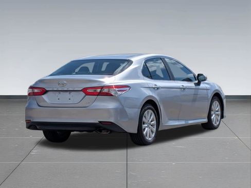 Used 2018 Toyota Camry LE FWD image 5